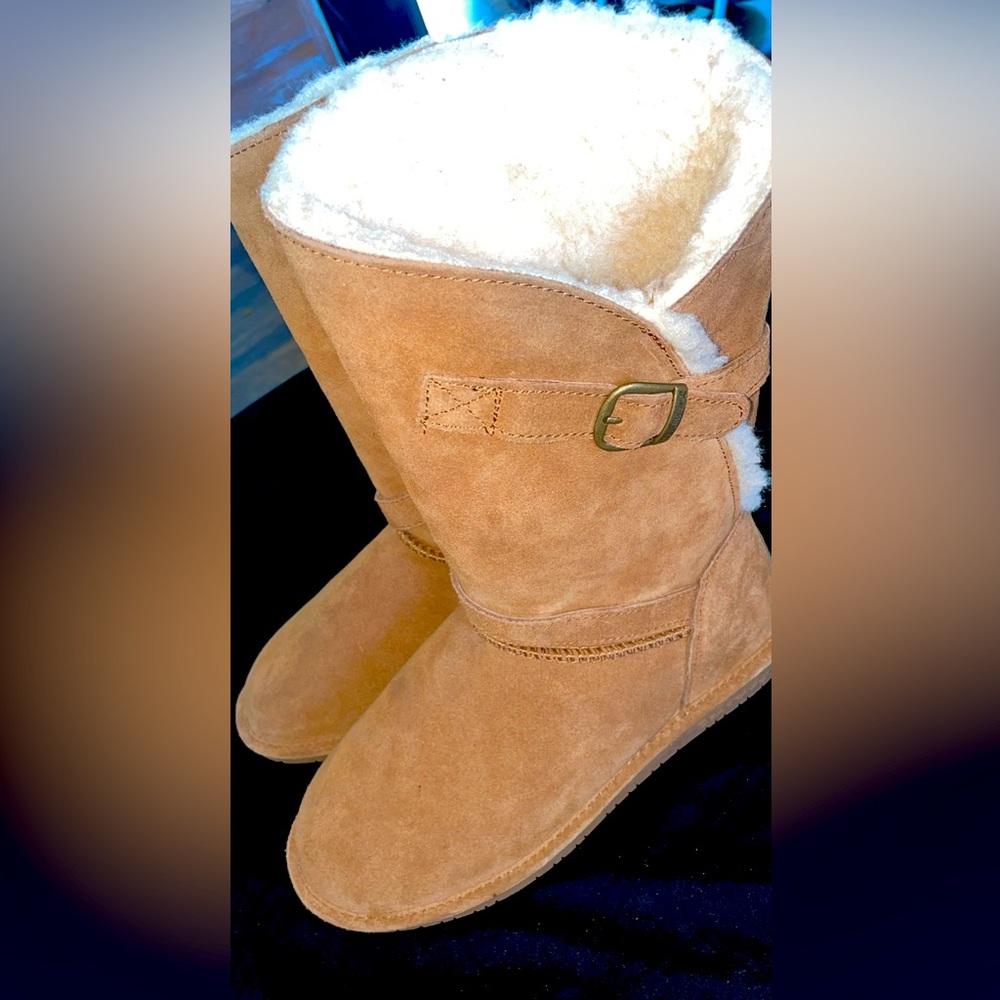Bearpaw winter boots size 9. In great condition. Only used a few times